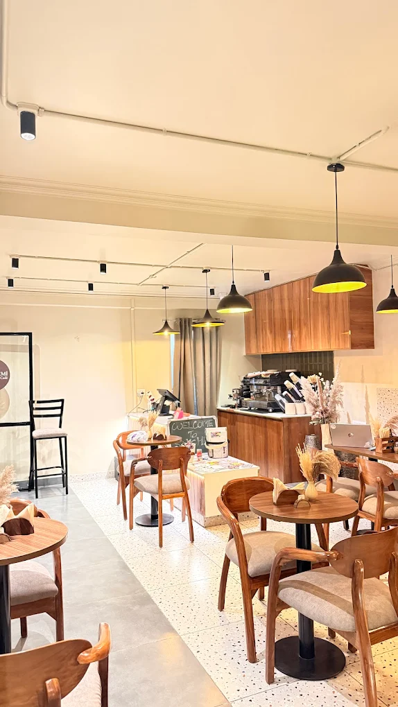 Solchemi work-friendly cafe Shahpur Jat — pendant lamps, comfortable seating
