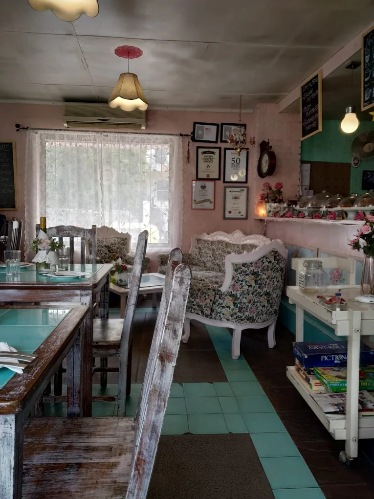 Cafe Red Shahpur Jat market cafe