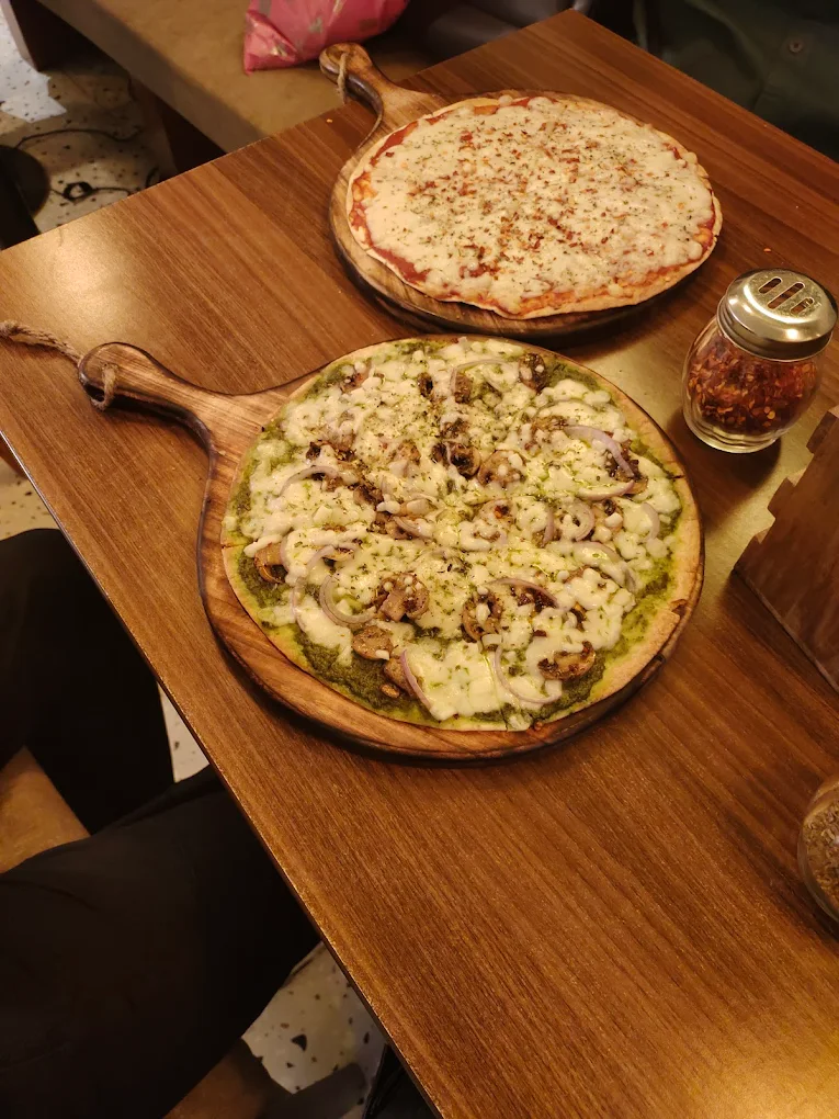 Solchemi Tortizzas on wooden boards — signature dish Shahpur Jat