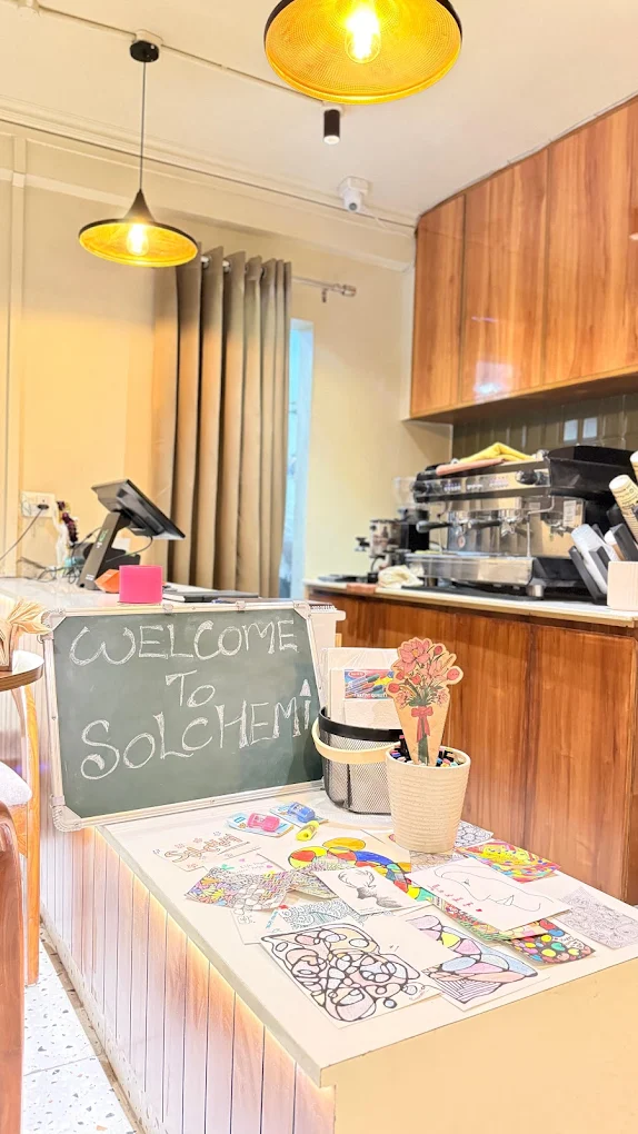 Solchemi cafe workspace seating